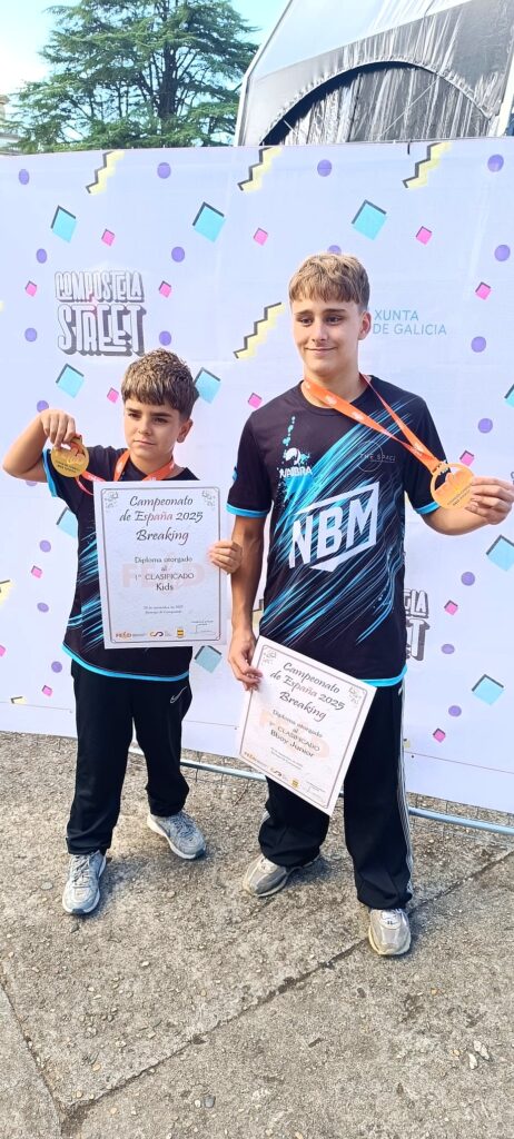 Bboy Samuray y Bboy Samuel, jóvenes promesas del break dance en Málaga, campeones del club Naibra Breaking Málaga entrenados por Big George.